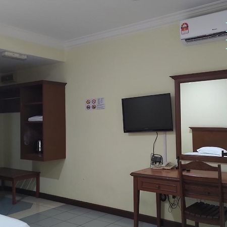 The Upper Deck Hotel Kudat Exterior photo