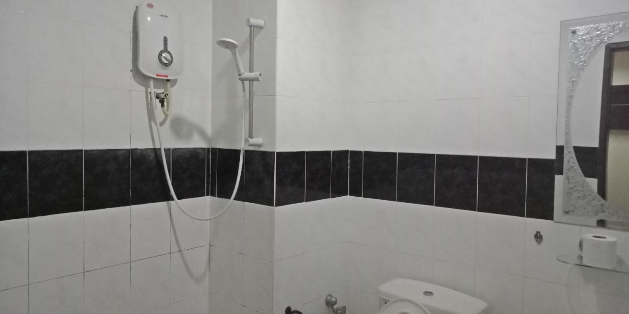 The Upper Deck Hotel Kudat Exterior photo