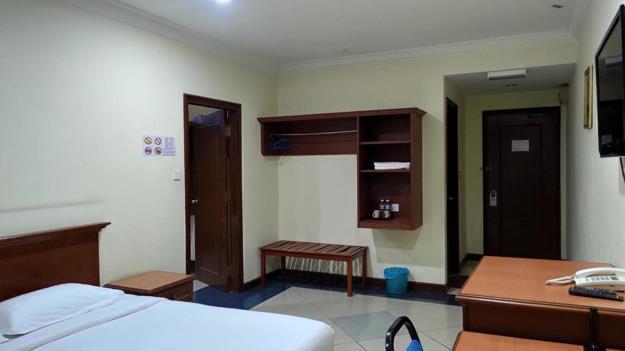 The Upper Deck Hotel Kudat Exterior photo